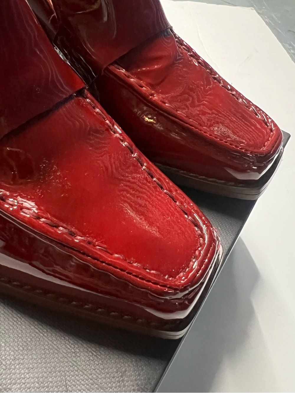 NIB Vince Camuto Segellis Red Currant Brushed Patent Leather Loafers - Picture 12 of 12